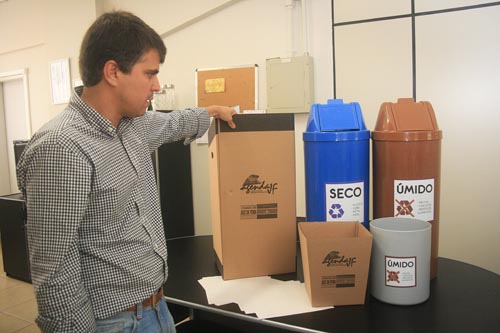 Portal de Not�cias PJF | Agenda JF lan�a projeto piloto para facilitar a reciclagem de lixo | SMA - 2/4/2012